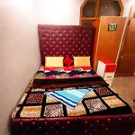 Hangout Hostel By The Deep Group