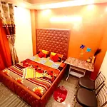 Hangout Hostel By The Deep Group
