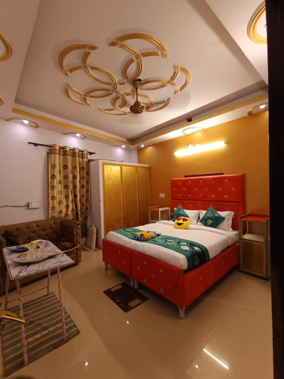 Hangout By The Deep Group Hostel New Delhi