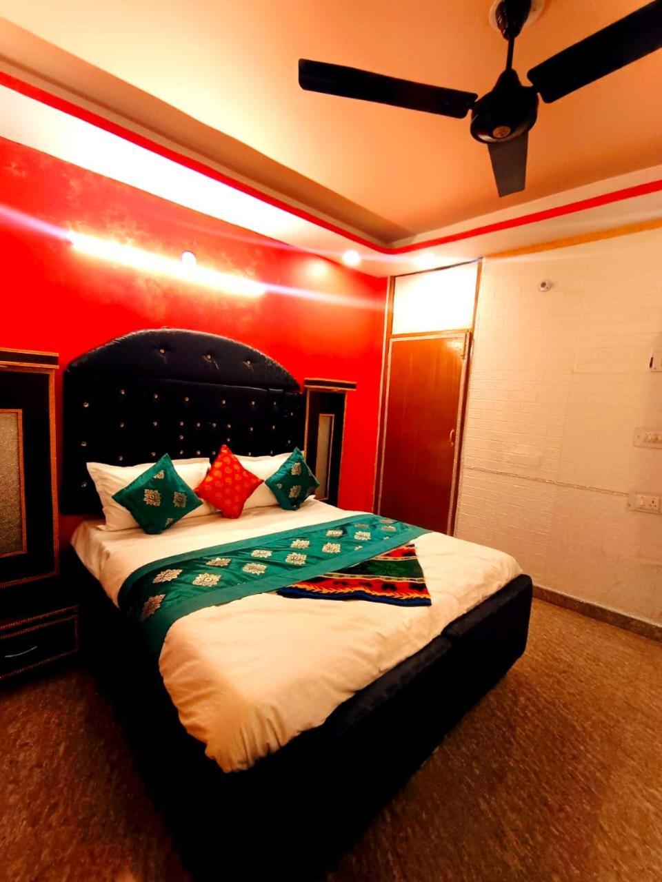 Hangout By The Deep Group Hostel *